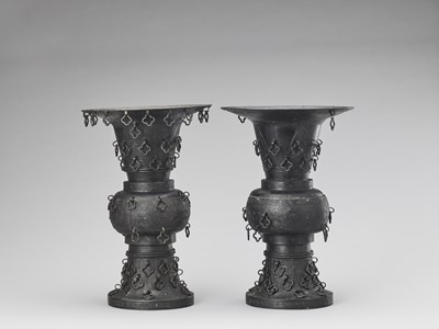 Lot 56 - A PAIR OF METAL ALLOY ARCHAISTIC YEN YEN VASES, LATE QING TO REPUBLIC