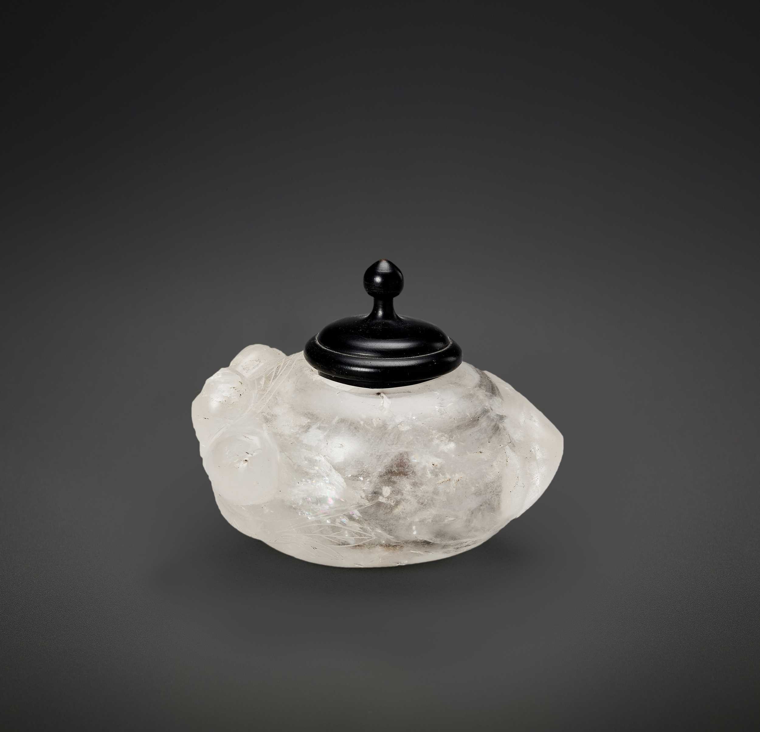 Lot 760 - A HARDSTONE WATER DROPPER, QING