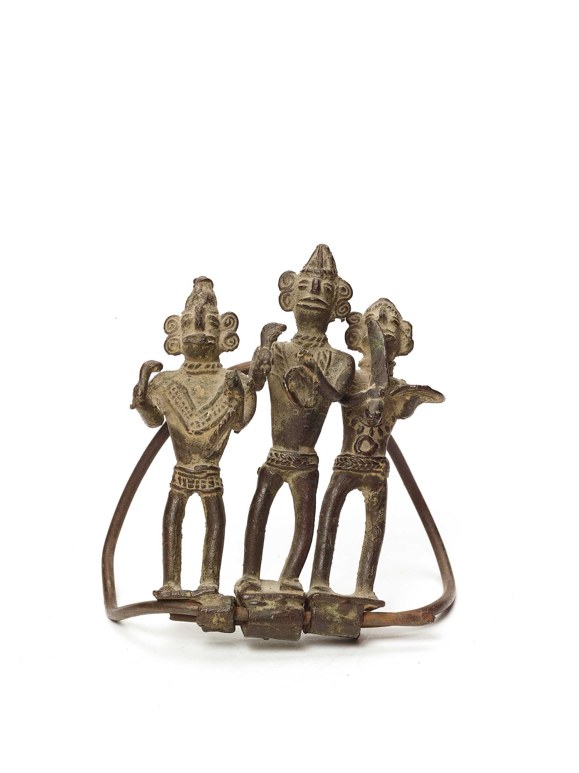 Lot 1263 - A BASTAR BRONZE OF THREE WARRIORS