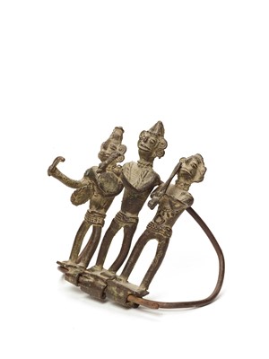 Lot 1263 - A BASTAR BRONZE OF THREE WARRIORS