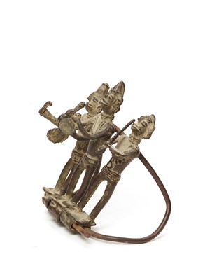 Lot 1263 - A BASTAR BRONZE OF THREE WARRIORS