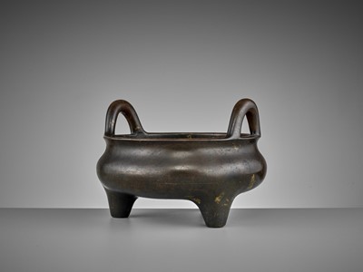 Lot 516 - A LARGE AND HEAVILY CAST BRONZE TRIPOD CENSER, 17TH CENTURY