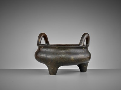 Lot 516 - A LARGE AND HEAVILY CAST BRONZE TRIPOD CENSER, 17TH CENTURY