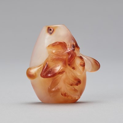 A CARNELIAN SNUFF BOTTLE, 20TH CENTURY