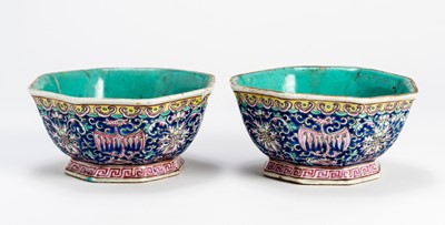 Lot 731 - A PAIR OF CHINESE PORCELAIN BOWLS