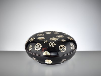 Lot 873 - A MOTHER-OF-PEARL-INLAID BLACK LACQUER BOX AND COVER