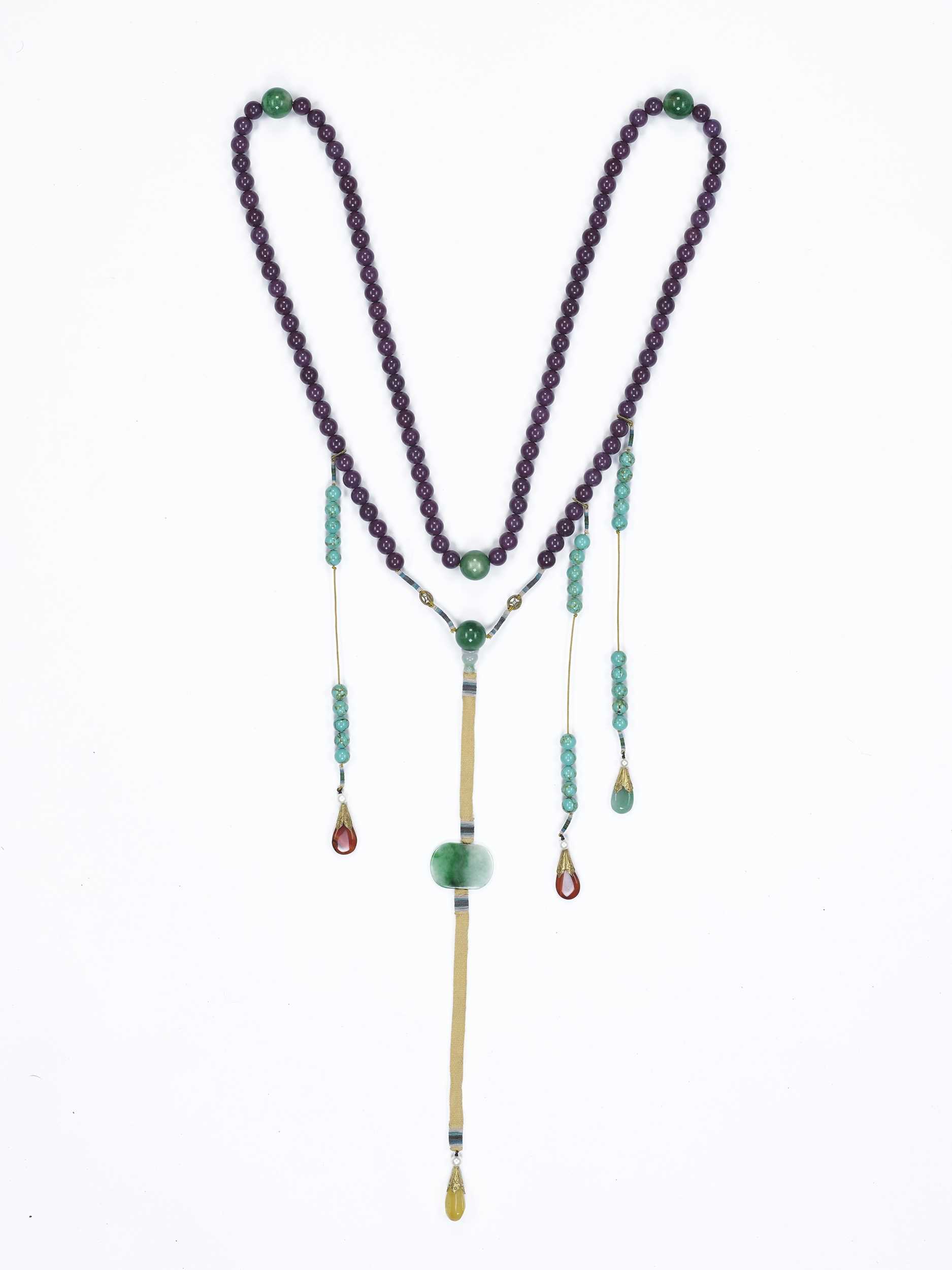Lot 799 - A JADE AND TURQUOISE COURT NECKLACE, CHAOZHU, LATE QING