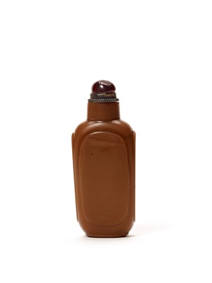Lot 825 - AN OPAQUE BROWN GLASS SNUFF BOTTLE, QING DYNASTY