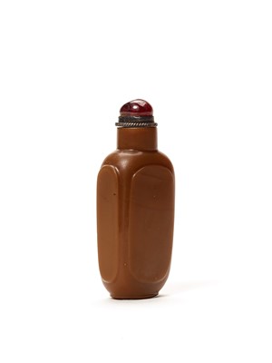 Lot 825 - AN OPAQUE BROWN GLASS SNUFF BOTTLE, QING DYNASTY