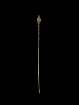 Lot 1288 - A CHAM SILVER HAIRPIN WITH JADE AND CORAL BEADS