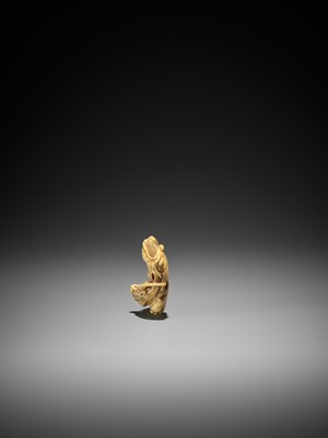 Lot 194 - A POWERFUL IVORY NETSUKE OF A COILED ONE-HORNED DRAGON