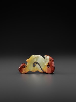 Lot 76 - A YELLOW AND RUSSET JADE ‘ARCHAISTIC’ WRIST ORNAMENT, SONG DYNASTY