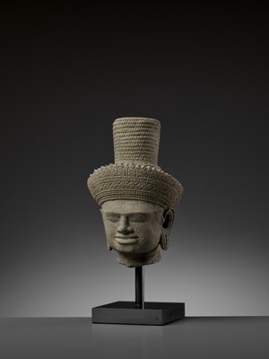 Lot 705 - AN IMPORTANT SANDSTONE HEAD OF SHIVA, ANGKOR WAT STYLE