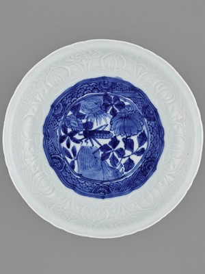 Lot 195 - A PAIR OF BLUE AND WHITE PORCELAIN ‘GRASSHOPPER’ DISHES, WANLI