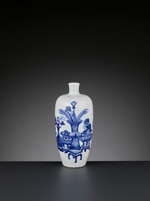 Lot 223 - A BLUE AND WHITE ‘HUNDRED ANTIQUES’ VASE, KANGXI PERIOD