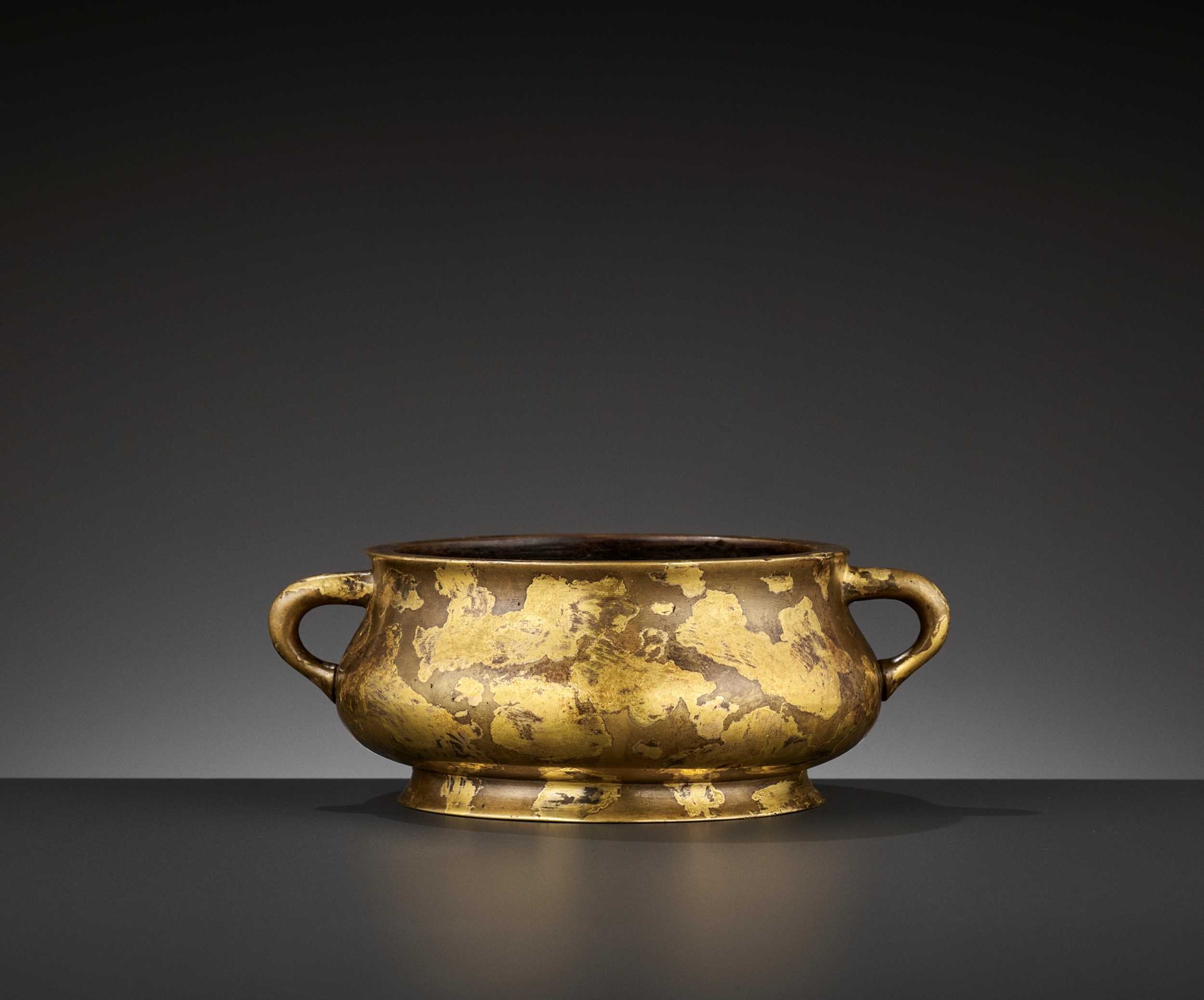 Lot 442 - A ‘YUTANG QINGWAN’ GOLD-SPLASHED BRONZE BOMBÉ CENSER, 17TH CENTURY