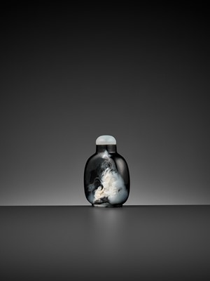 Lot 349 - A BLACK AND WHITE JADE ‘SEEKING SHELTER’ SNUFF BOTTLE, ‘MASTER OF THE ROCKS’ SCHOOL, QING DYNASTY