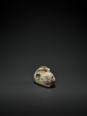 Lot 82 - A ‘CHICKEN BONE’ AND BLACK JADE ‘GOOSE’ PENDANT, MING DYNASTY