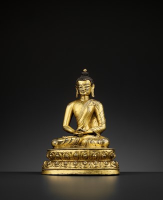 Lot 475 - A GILT BRONZE FIGURE OF BUDDHA SHAKYAMUNI, 15TH CENTURY