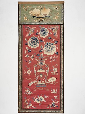 Lot 621 - AN EMBROIDERED SILK HANGING, QING DYNASTY