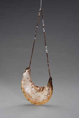 Lot 684 - A TRIBAL SHELL NECKLACE