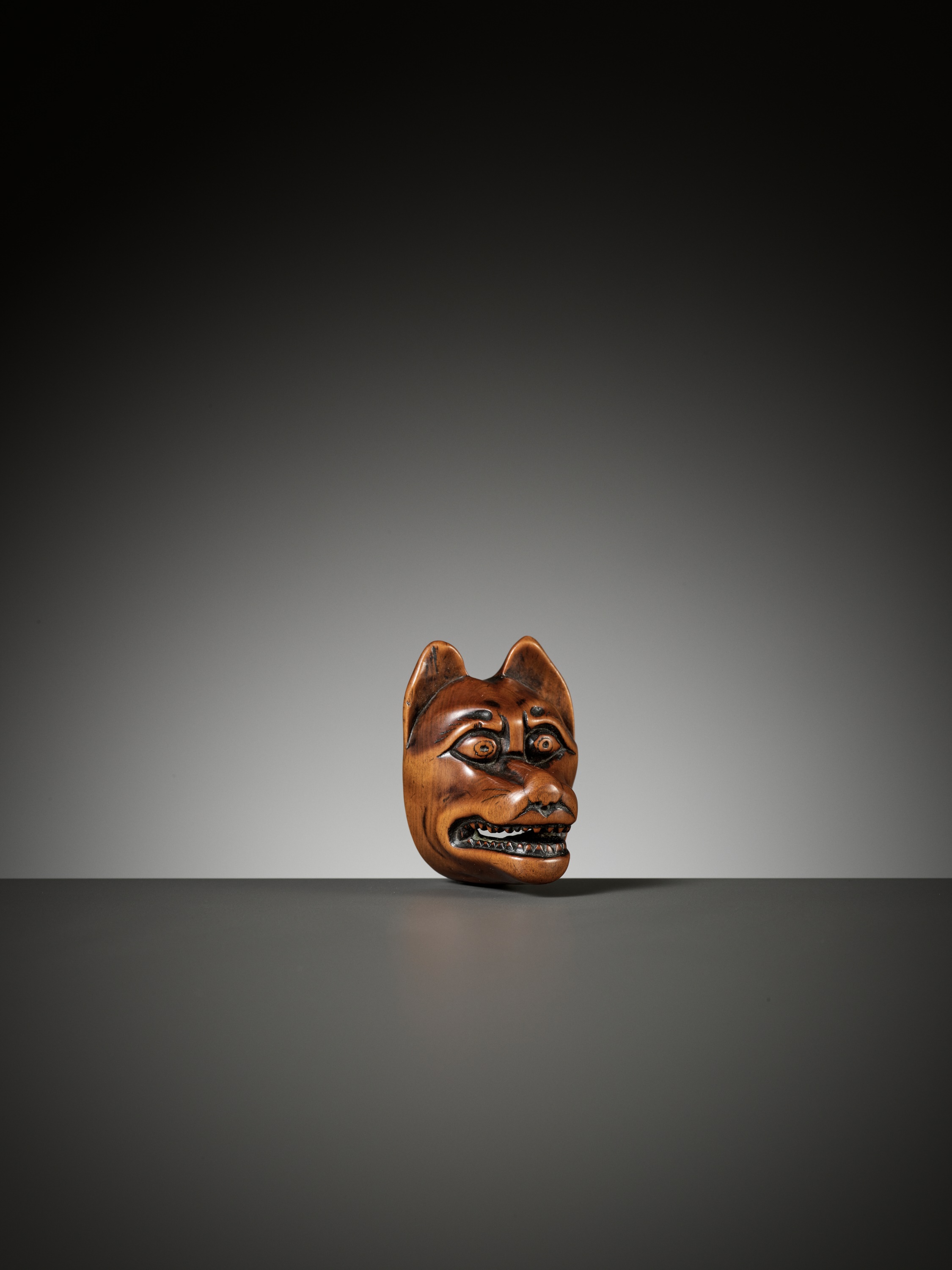 フランス アンティーク Vide Poche きつねの顔 Lot 276 - A FINE WOOD MASK NETSUKE OF KITSUNE