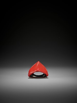 Lot 283 - SOMIN: A SUPERB TSUISHU (CARVED RED LACQUER) MASK NETSUKE OF A KARASU-TENGU