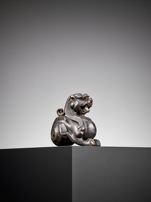 Lot 356 - A BRONZE ‘BIXIE’ WEIGHT, LATE MING TO EARLY QING