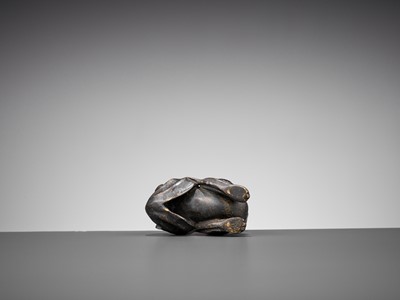 Lot 356 - A BRONZE ‘BIXIE’ WEIGHT, LATE MING TO EARLY QING