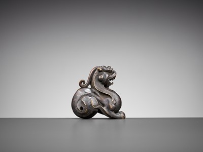 Lot 356 - A BRONZE ‘BIXIE’ WEIGHT, LATE MING TO EARLY QING