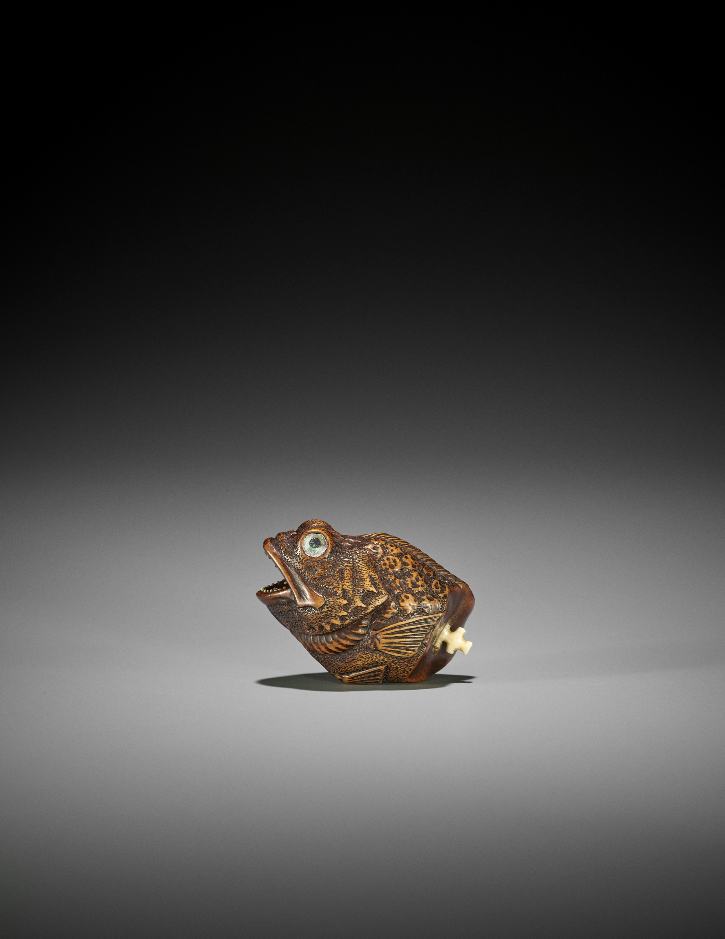 Lot 142 - AN UNUSUAL AND FINE WOOD NETSUKE OF A FISH