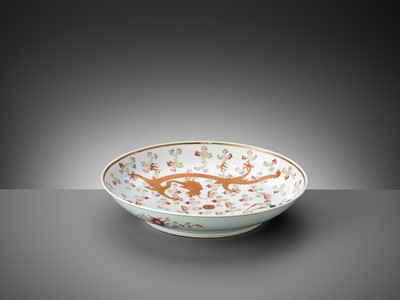 Lot 280 - A LARGE FAMILLE ROSE ‘DRAGON AND PHOENIX’ DISH, GUANGXU MARK AND PERIOD