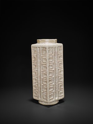 Lot 175 - A LARGE GUAN-TYPE CRACKLE-GLAZED CONG VASE, SOUTHERN SONG TO EARLIER MING