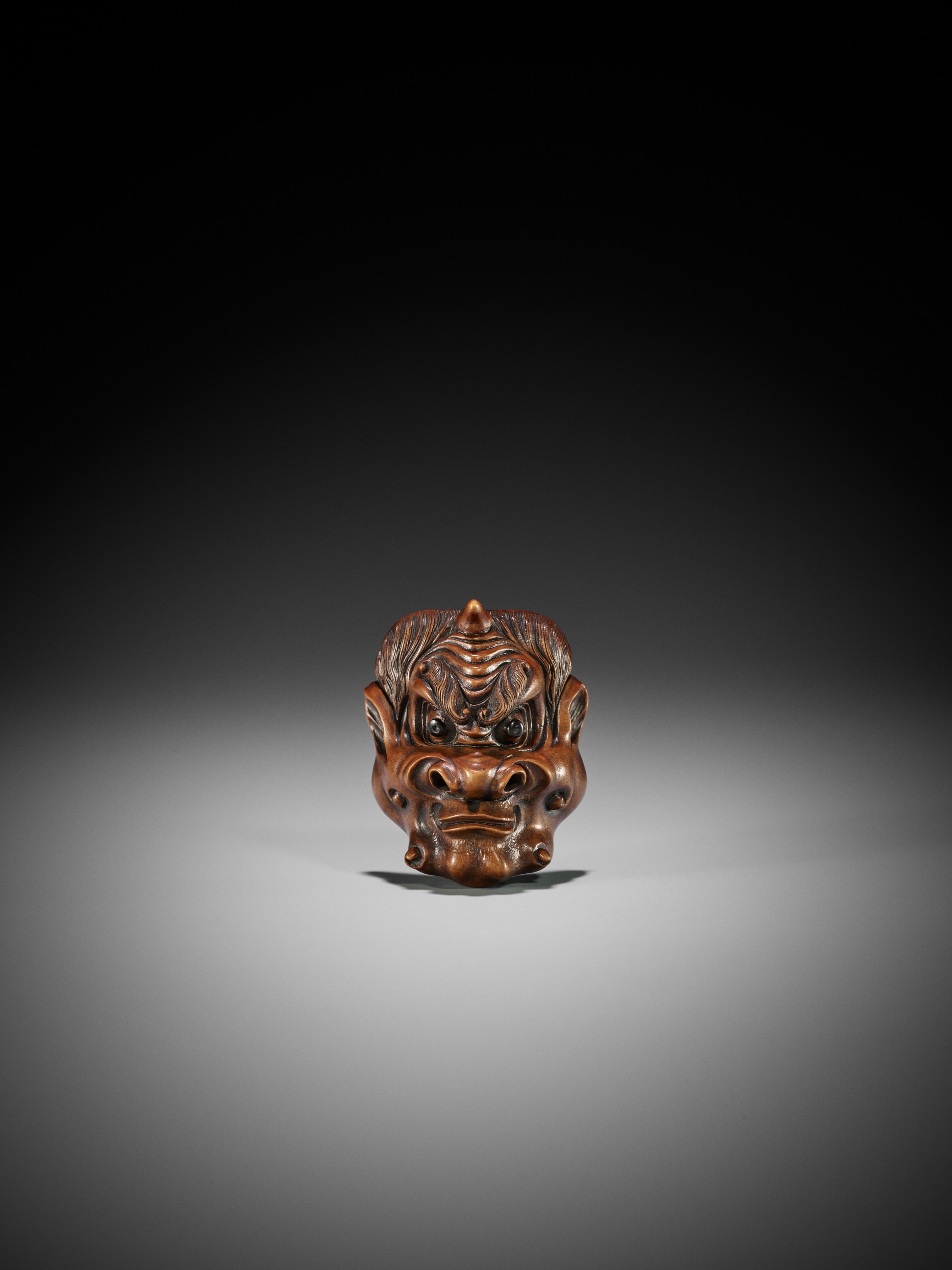 Lot 287 - A WOOD MASK NETSUKE OF FUJIN