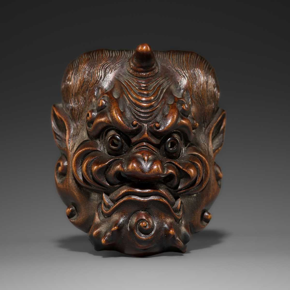 Lot 538 - A FINE WOOD MASK NETSUKE OF FUJIN
