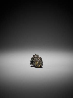 Lot 49 - A SUPERB KASHIRA IN THE SHAPE OF A CROUCHING TIGER