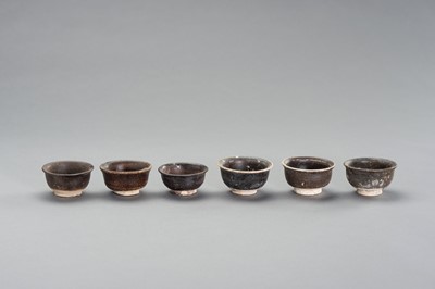 Lot 800 - SIX FOOTED ´SHIPWRECK´ CERAMIC CUPS