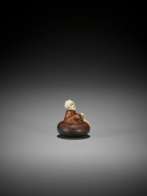 Lot 238 - TO: A WOOD AND IVORY TOKYO SCHOOL NETSUKE OF A RAKAN IN AN ALMS BOWL