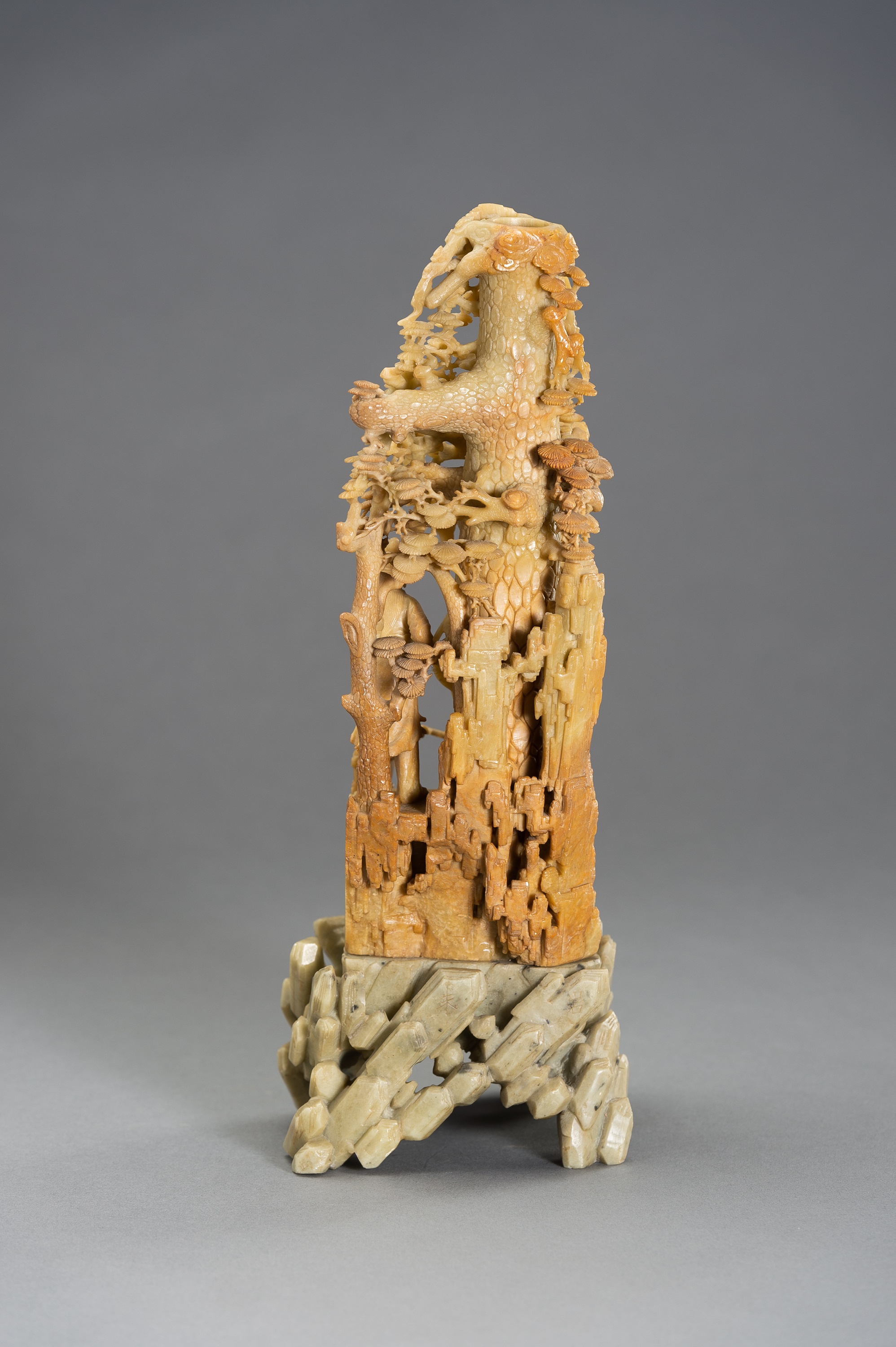Lot 198 A STUNNNING LARGE SOAPSTONE CARVING