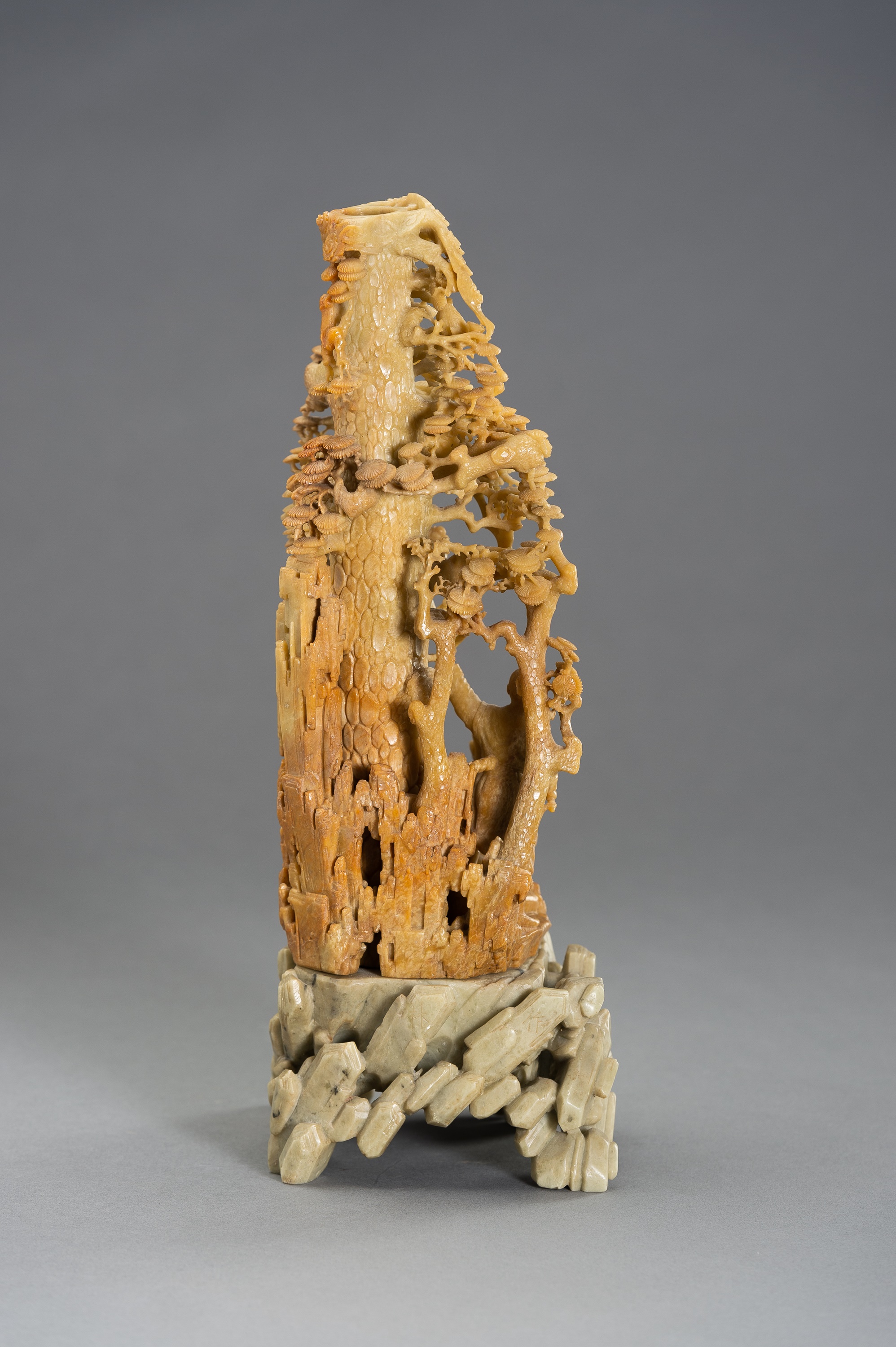 Lot 198 A STUNNNING LARGE SOAPSTONE CARVING