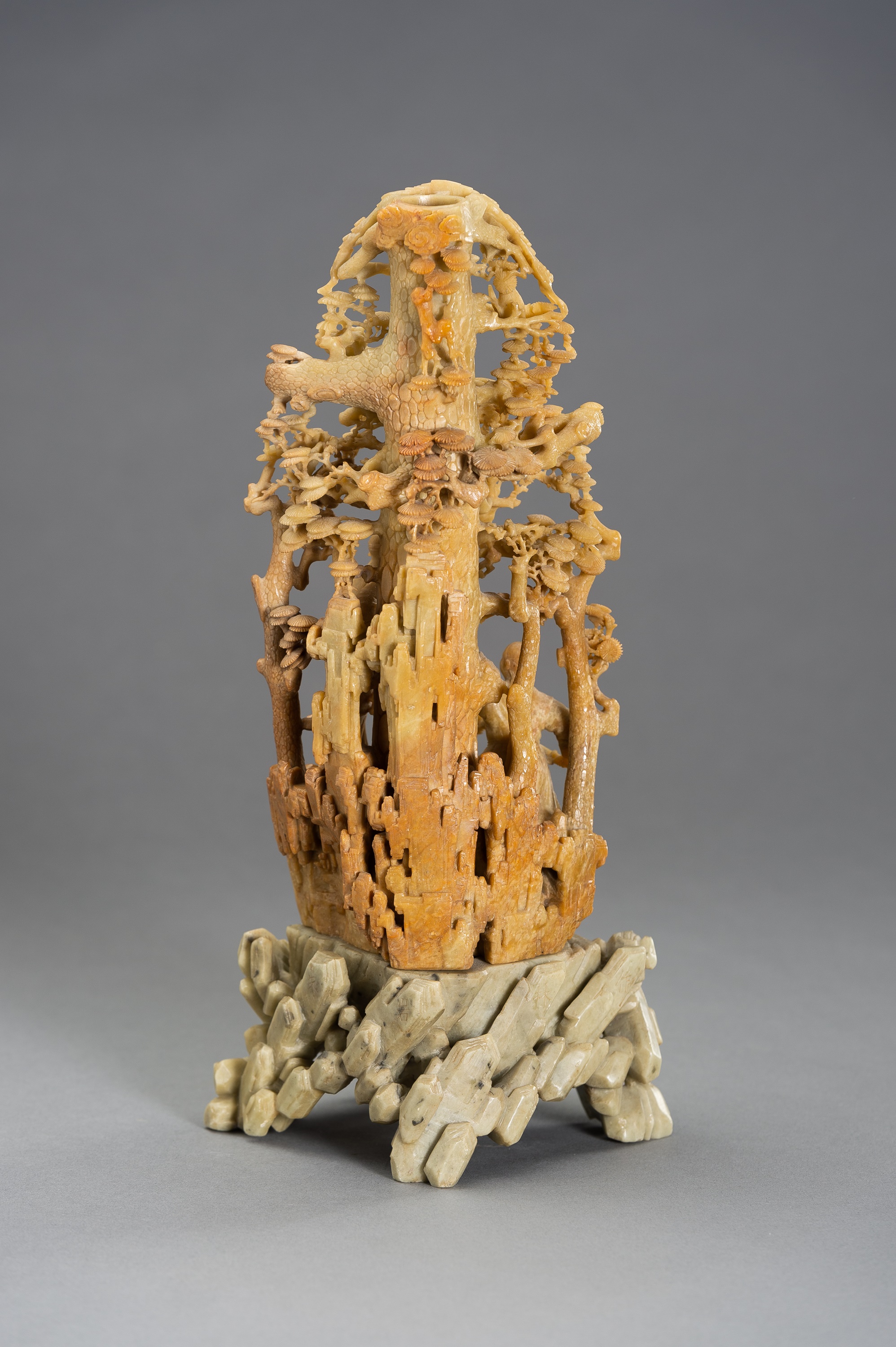 Lot 198 A STUNNNING LARGE SOAPSTONE CARVING