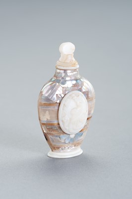 Lot 261 - A MOTHER OF PEARL AND GLASS SNUFF BOTTLE
