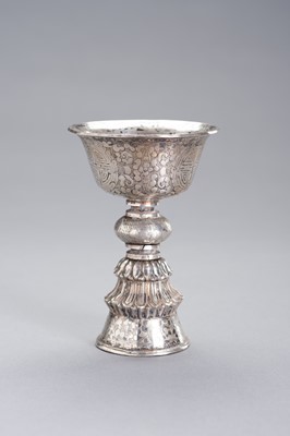 Lot 104 - A SILVER PLATED BUTTER LAMP