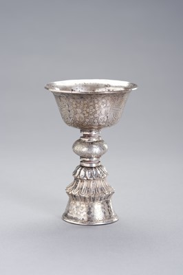 Lot 104 - A SILVER PLATED BUTTER LAMP