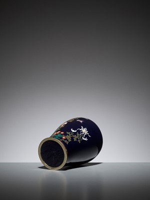 Lot 67 - A MIDNIGHT BLUE CLOISONNÉ ENAMEL VASE WITH A SPARROW AND FLOWERS