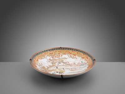 Lot 88 - A LARGE ENAMELED KUTANI PORCELAIN CHARGER WITH FALCON AND CRANES