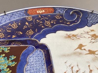 Lot 134 - A LARGE IMARI PORCELAIN CHARGER WITH SHIBA ONKO AND CRANES