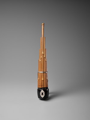 Lot 121 - A BAMBOO AND LACQUER SHO (MOUTH ORGAN)