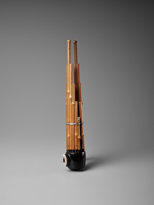 Lot 121 - A BAMBOO AND LACQUER SHO (MOUTH ORGAN)