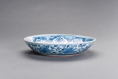 Lot 304 - A BLUE AND WHITE PORCELAIN ‘PHOENIX’ CHARGER, MING DYNASTY
